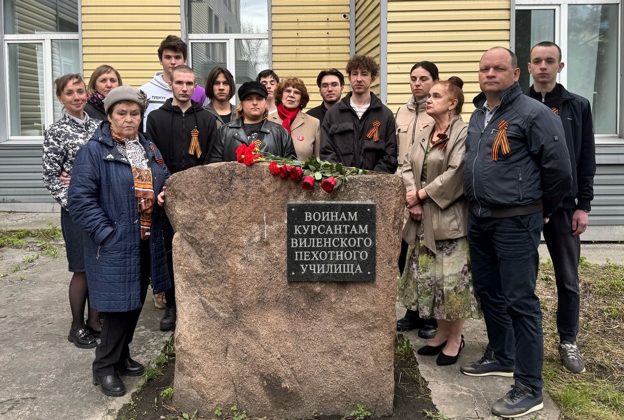 Память поколений: в Новокузнецке ветераны, студенты и ординаторы почтили подвиг курсантов Виленского пехотного училища