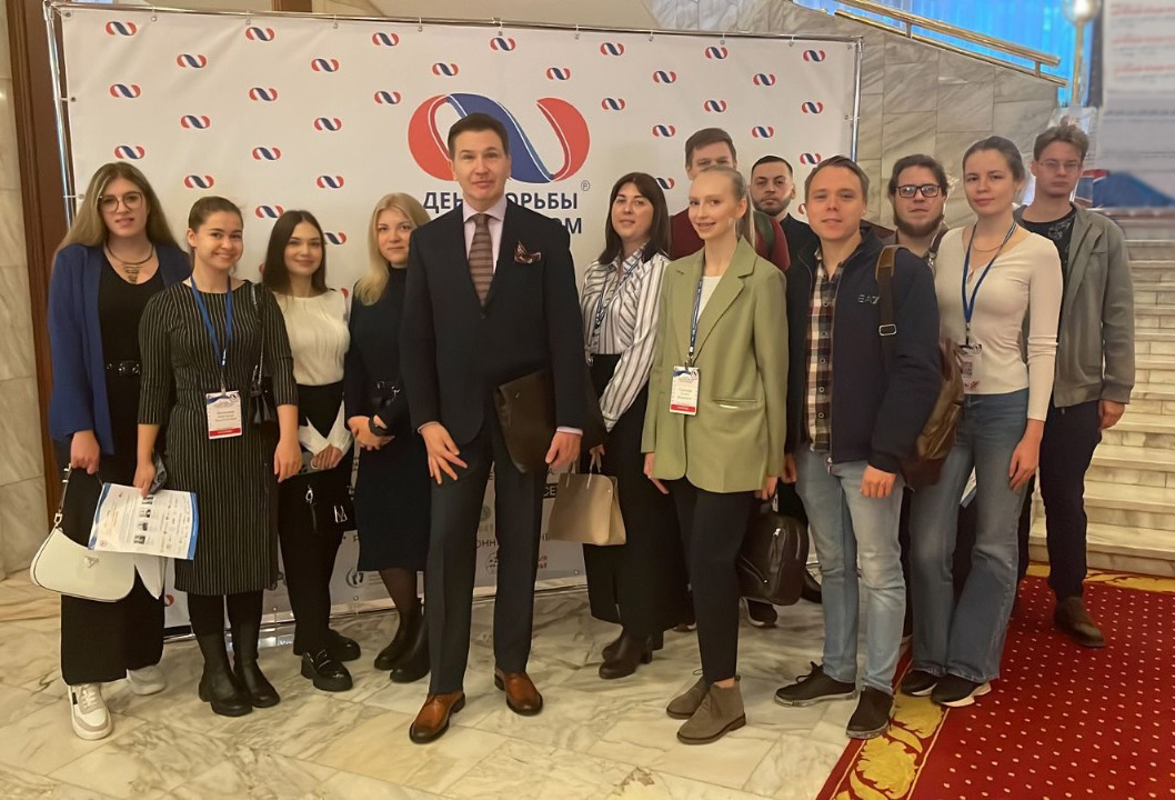 Профессор Рязанов и его ученики приняли участие в Российском антитромботическом форуме \"День борьбы с тромбозом в России 2024\"