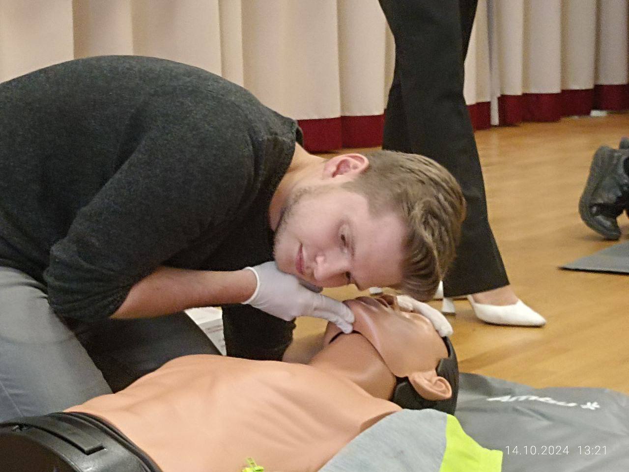 Мультипрофильный аккредитационно-симуляционный центр ИГМАПО провел тренинг накануне Всемирного дня «Запусти сердце»