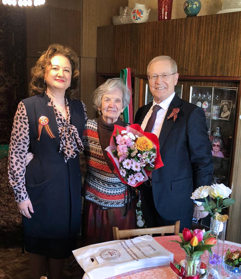 Сотрудники КГМА посетили на дому ветеранов Великой Отечественной войны